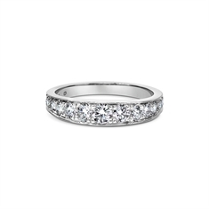 Graduated Brilliant Cut Diamond Infinity Ring